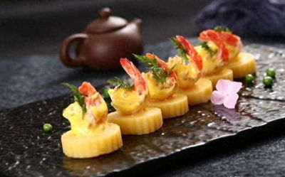 【家常菜莲藕龙骨汤的传统做法】家常菜谱一日三餐营养搭配食谱